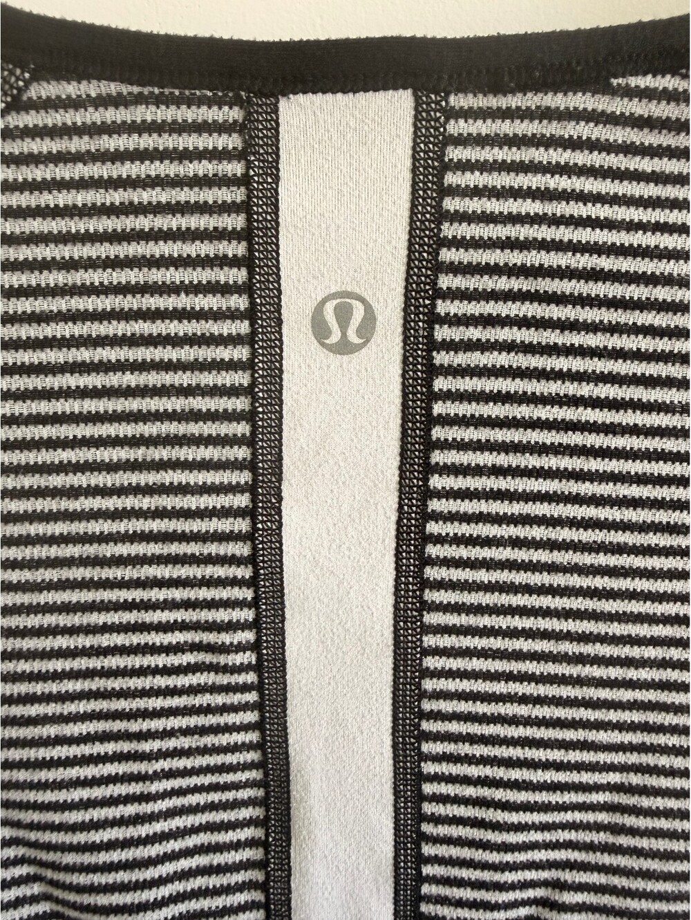 Lululemon Runder Under Long Sleeve - Picture 4 of 4